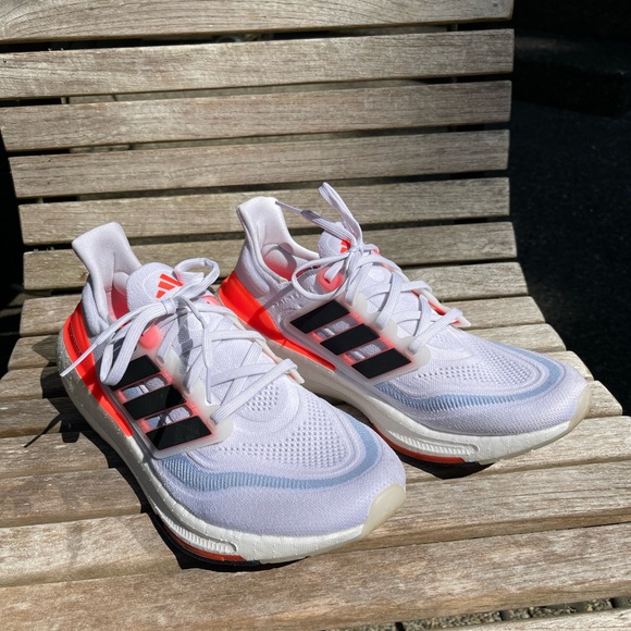 EUC Adidas Men’s UltraBoost Running Shoes Size 10 - Picture 8 of 10